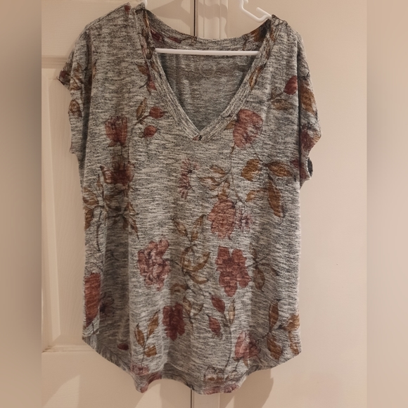 Floral top - Picture 1 of 2